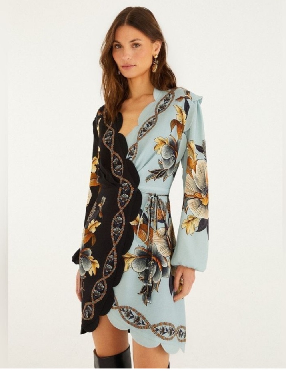 Farm Rio: Mixed Snake Garden Wrap Wavy
Mini Dress size XXS